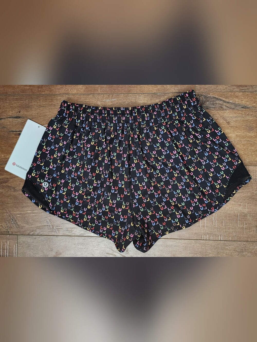 NWT Lululemon Hotty Hot LR Short 2.5" *Lined, Size 8